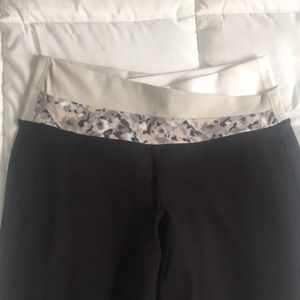 Lululemon Astro Pants Size 4 Black Yoga Pants